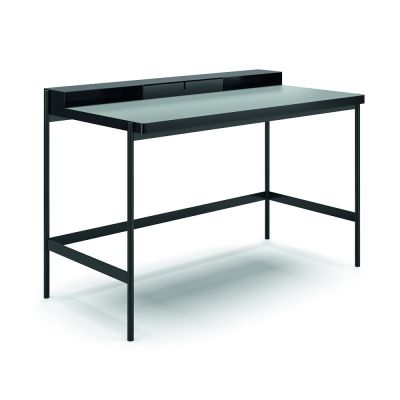 PS20 BIG Schreibtisch von Müller Möbelfabrikation, minimalistisches Design mit schwarzem Gestell und Ablage.